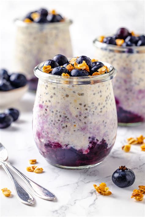 Blueberry Cheesecake Overnight Oats .